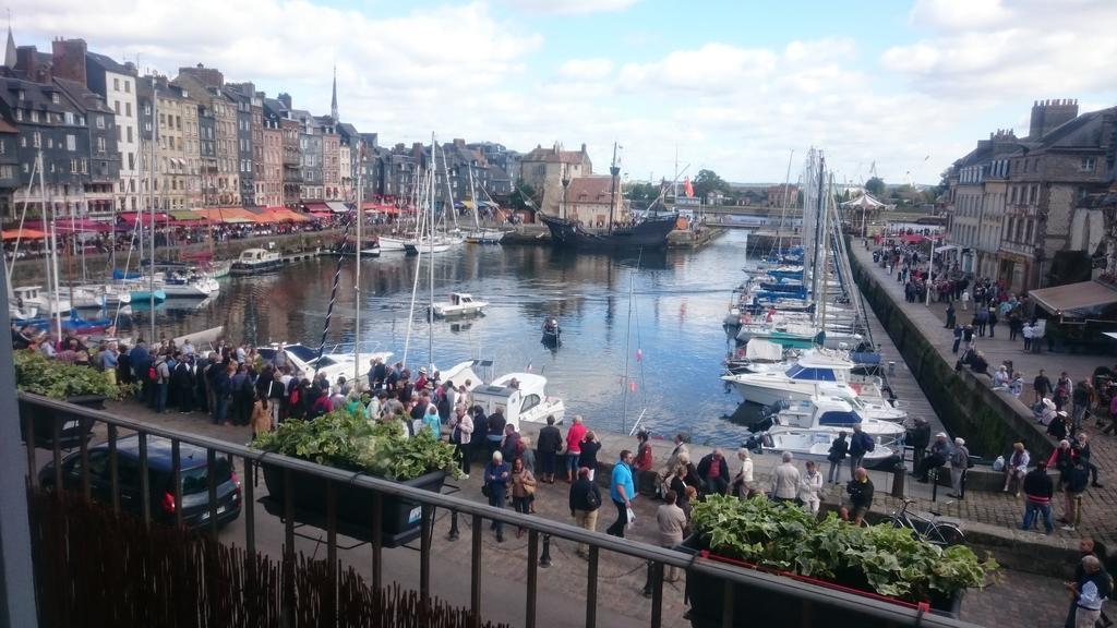 Le Balcon Du Port Apartment Honfleur Ruang foto